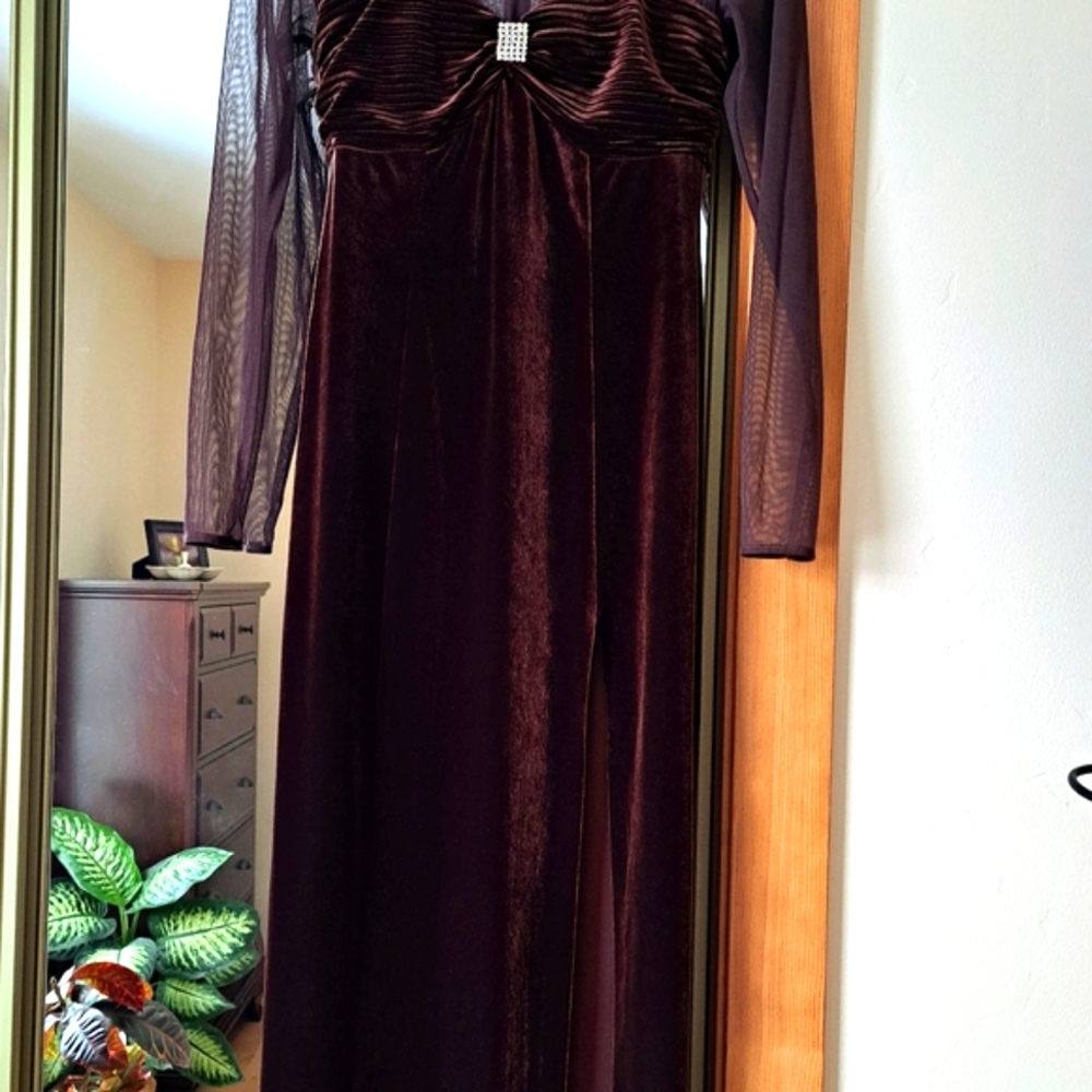 Beautiful ALGO silky-smooth velvet long evening dress.Size 4 petite Used.